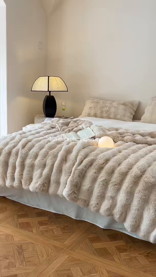 91家纺网 家纺一手货源 找家纺 小叮当家纺仓储工厂店 2025新款高克重大牛奶绒被套毯毛毯盖毯毯子 米杏