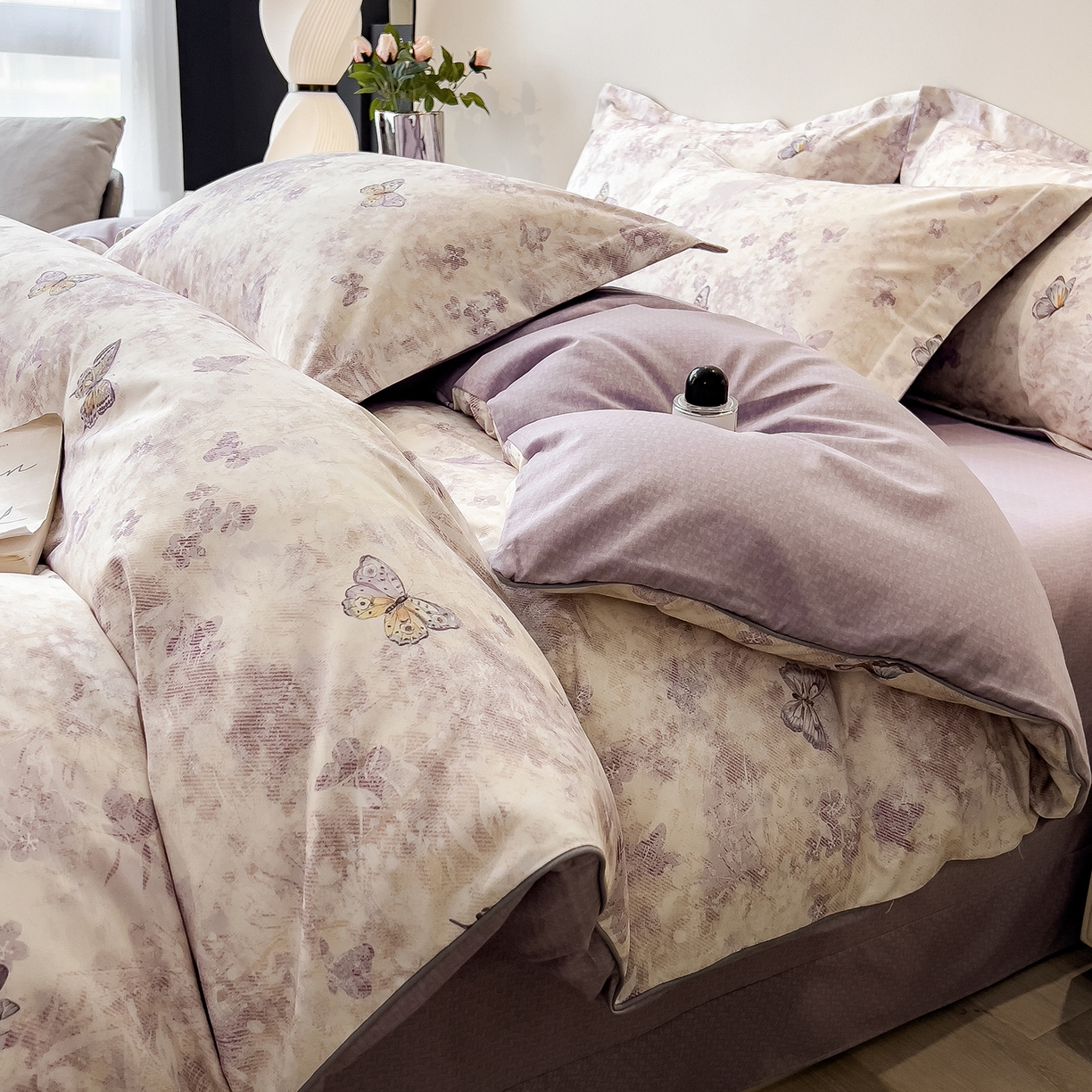 91家纺网 家纺一手货源 找家纺 芃成家纺 2025新款A类加厚天丝棉磨毛花卉四件套 蝶舞飞扬-紫