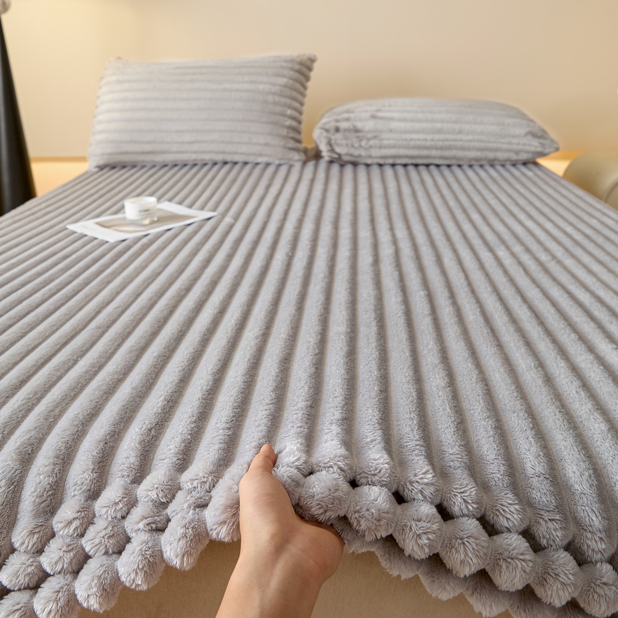 91家纺网 家纺一手货源 找家纺 小叮当家纺仓储工厂店 2025新款兔毛绒大抽条单床笠系列床笠单件（跨境可供） 抽条-床笠浅灰