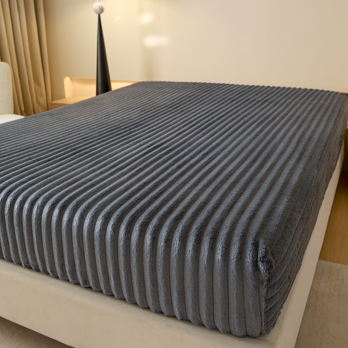 91家纺网 家纺一手货源 找家纺 小叮当家纺仓储工厂店 2025新款兔毛绒大抽条单床笠系列床笠单件（跨境可供） 抽条-床笠深灰