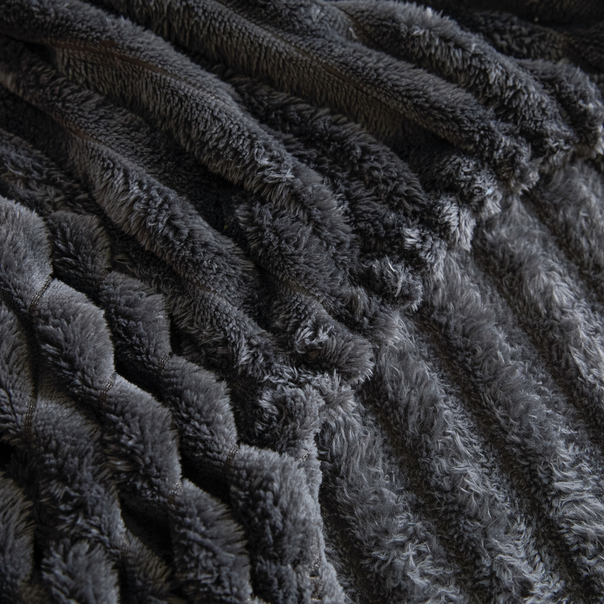 91家纺网 家纺一手货源 找家纺 小叮当家纺仓储工厂店 2025新款兔毛绒大抽条单床笠系列床笠单件（跨境可供） 抽条-床笠深灰