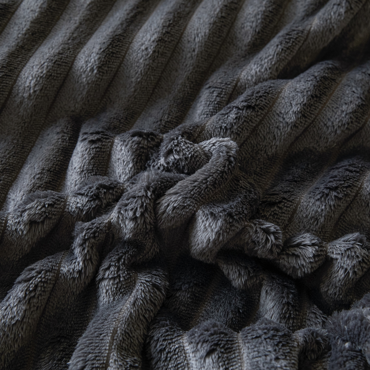 91家纺网 家纺一手货源 找家纺 小叮当家纺仓储工厂店 2025新款兔毛绒大抽条单床笠系列床笠单件（跨境可供） 抽条-床笠深灰