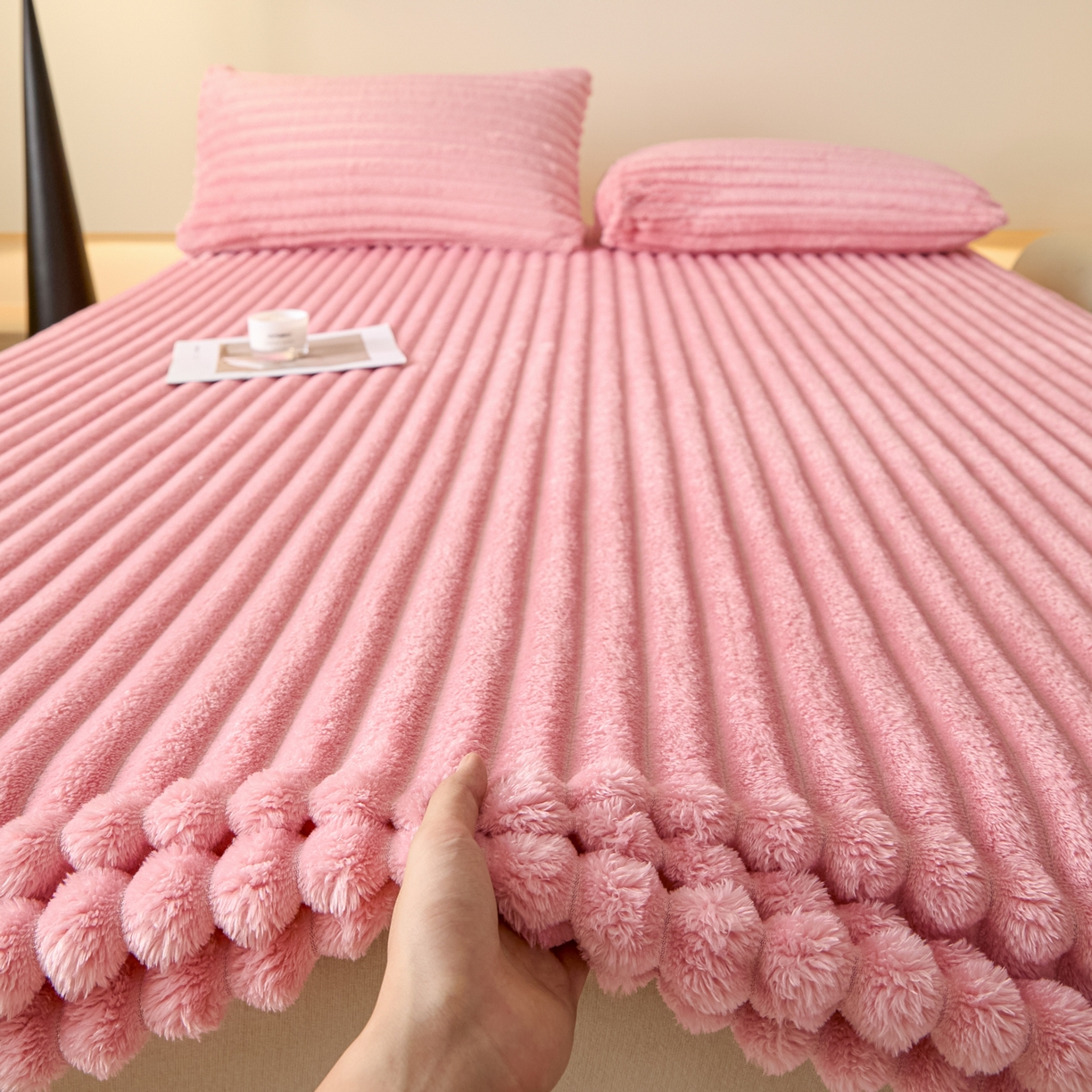 91家纺网 家纺一手货源 找家纺 小叮当家纺仓储工厂店 2025新款兔毛绒大抽条单床笠系列床笠单件（跨境可供） 抽条-床笠浅粉
