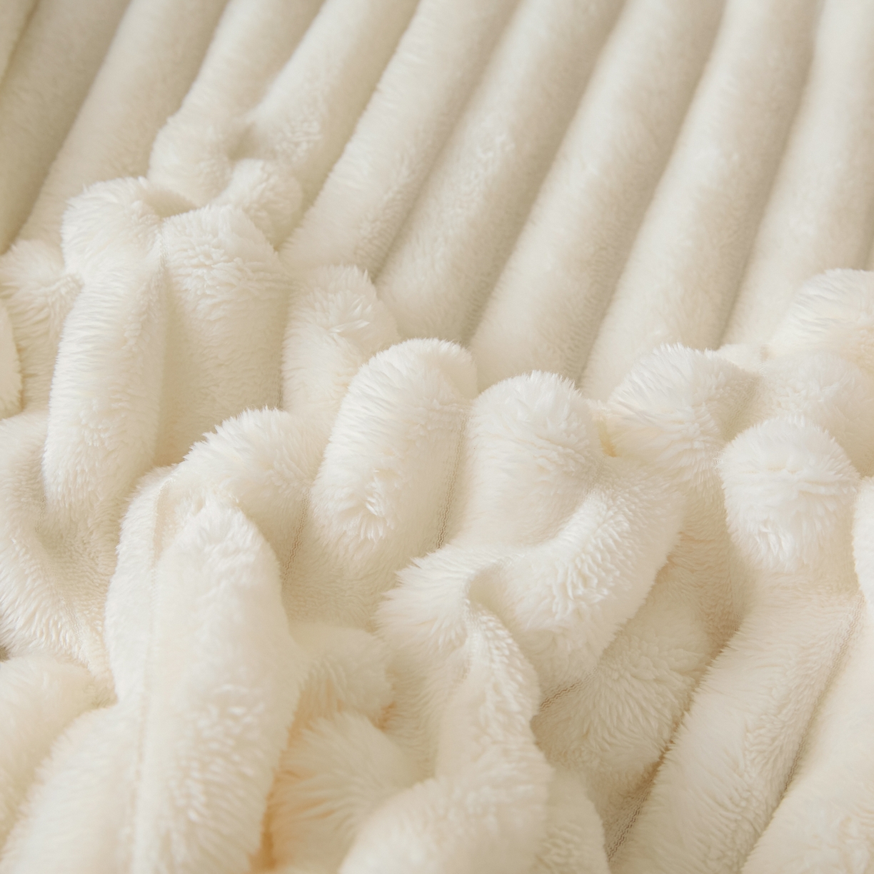 91家纺网 家纺一手货源 找家纺 小叮当家纺仓储工厂店 2025新款兔毛绒大抽条单床笠系列床笠单件（跨境可供） 抽条-床笠米白