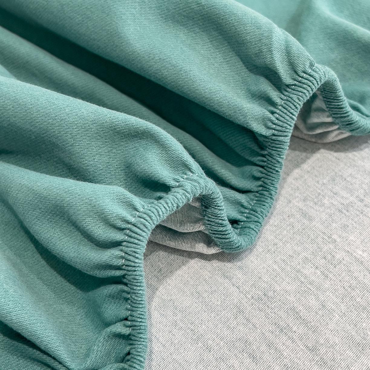 91家纺网 家纺一手货源 找家纺 芃成家纺 2025新款原棉生态磨毛单床笠 墨染绿