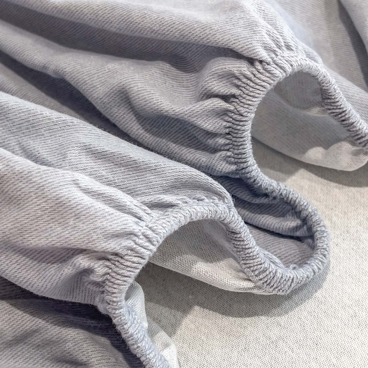 91家纺网 家纺一手货源 找家纺 芃成家纺 2025新款原棉生态磨毛单床笠 浅灰