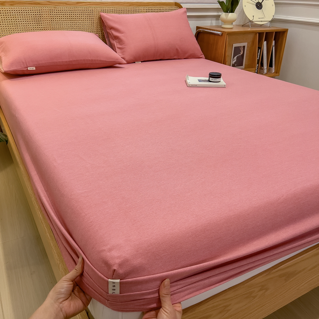 91家纺网 家纺一手货源 找家纺 芃成家纺 2025新款原棉生态磨毛单床笠 珊瑚粉