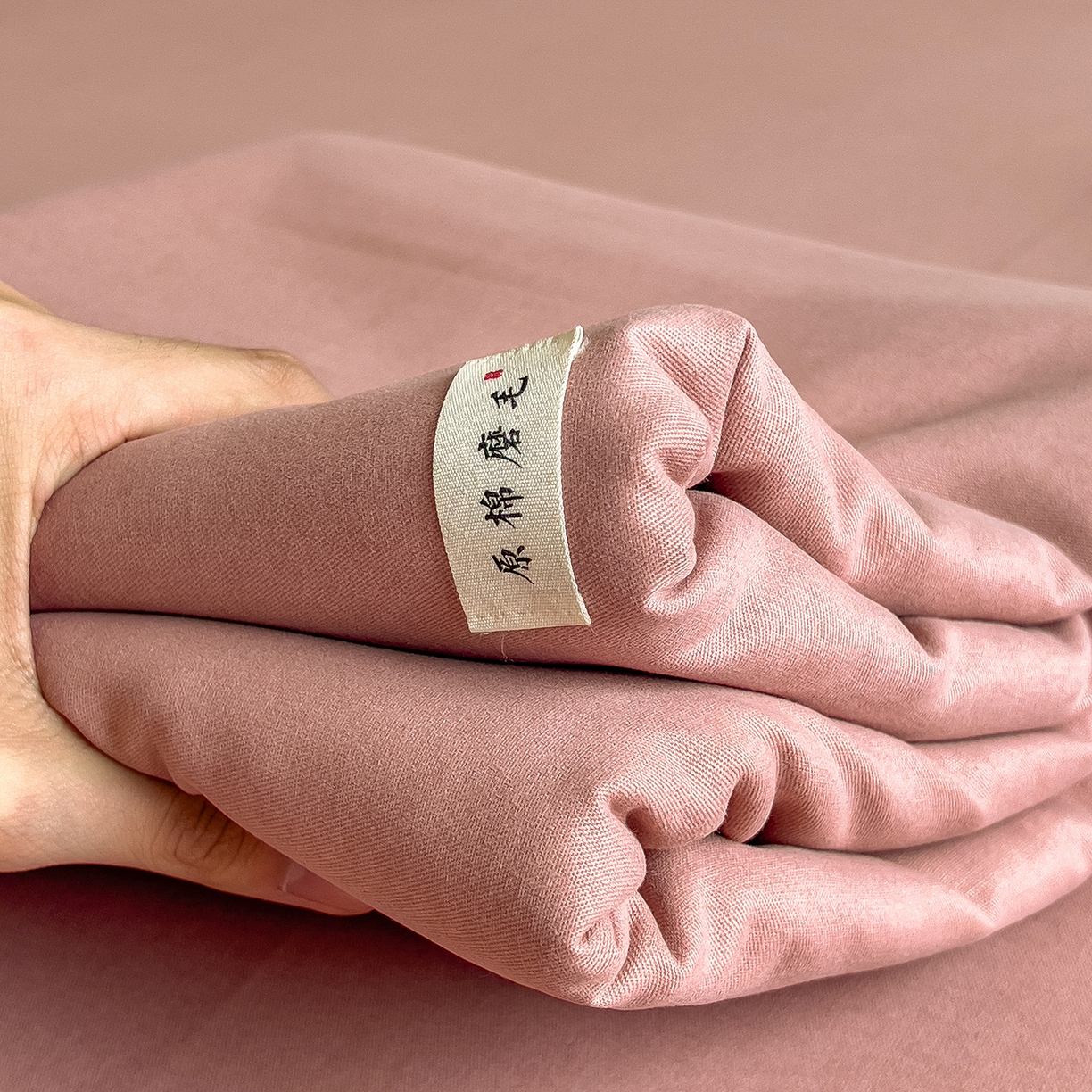 91家纺网 家纺一手货源 找家纺 芃成家纺 2025新款原棉生态磨毛单床笠 烟粉色