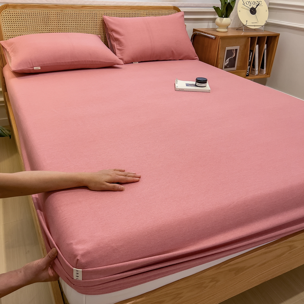 91家纺网 家纺一手货源 找家纺 芃成家纺 2025新款原棉生态磨毛单床笠 珊瑚粉