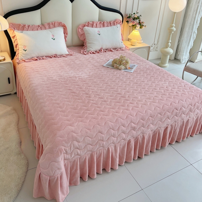 91家纺网 家纺一手货源 找家纺 （总）茉保家纺 2025新款高克重9.5斤婴儿绒牛奶绒绣花夹棉床盖四件套