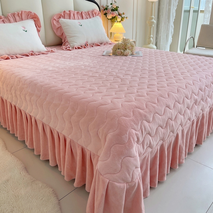 91家纺网 家纺一手货源 找家纺 （总）茉保家纺 2025新款高克重9.5斤婴儿绒牛奶绒绣花夹棉床盖四件套