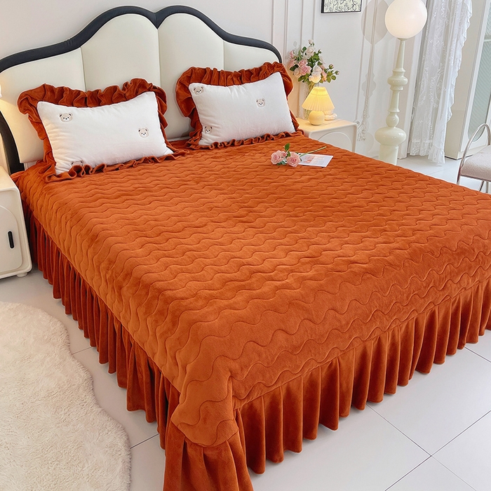 91家纺网 家纺一手货源 找家纺 茉保家纺 2025新款高克重9.5斤婴儿绒牛奶绒绣花夹棉床盖四件套 小熊-白拼橙