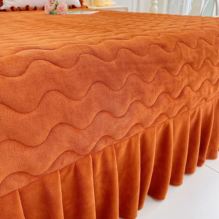 91家纺网 家纺一手货源 找家纺 茉保家纺 2025新款高克重9.5斤婴儿绒牛奶绒绣花夹棉床盖四件套 小熊-白拼橙