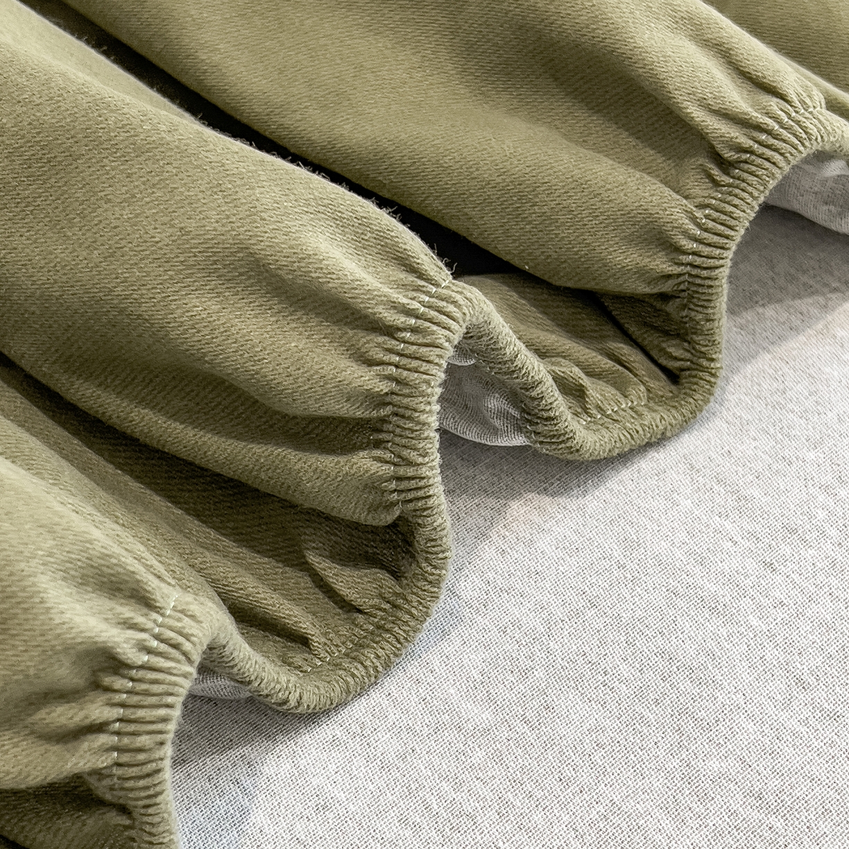 91家纺网 家纺一手货源 找家纺 芃成家纺 2025新款原棉生态磨毛单床笠 松针绿