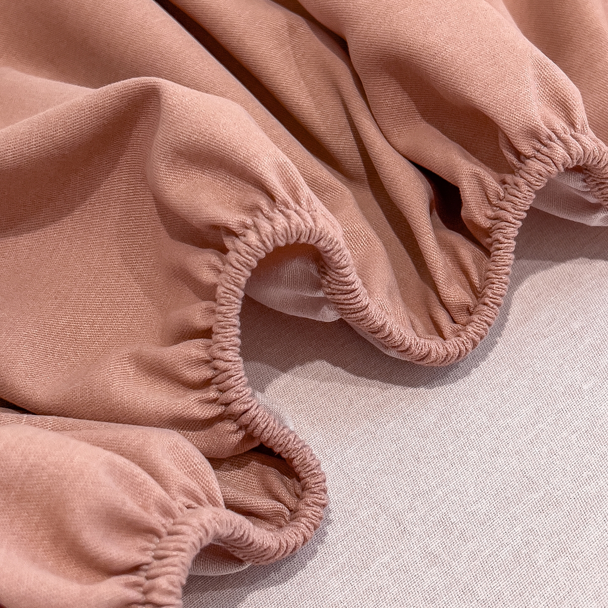 91家纺网 家纺一手货源 找家纺 芃成家纺 2025新款原棉生态磨毛单床笠 烟粉色