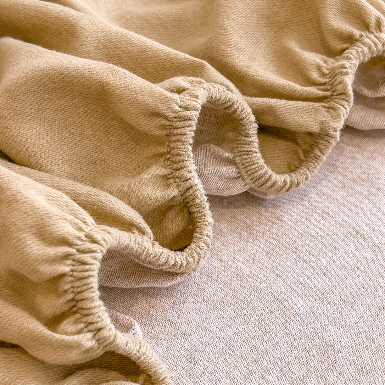 91家纺网 家纺一手货源 找家纺 芃成家纺 2025新款原棉生态磨毛单床笠 香槟金