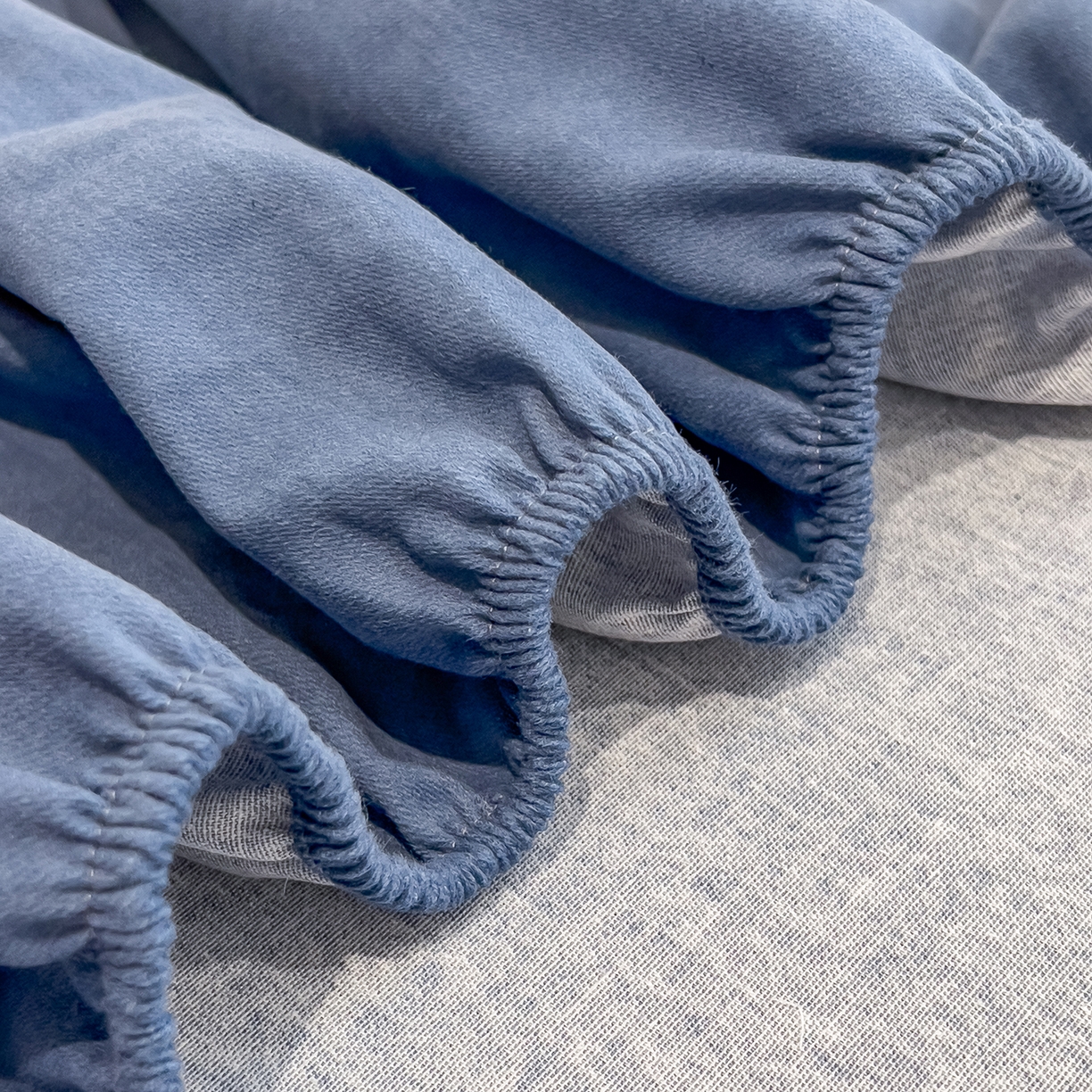 91家纺网 家纺一手货源 找家纺 芃成家纺 2025新款原棉生态磨毛单床笠 冰川蓝