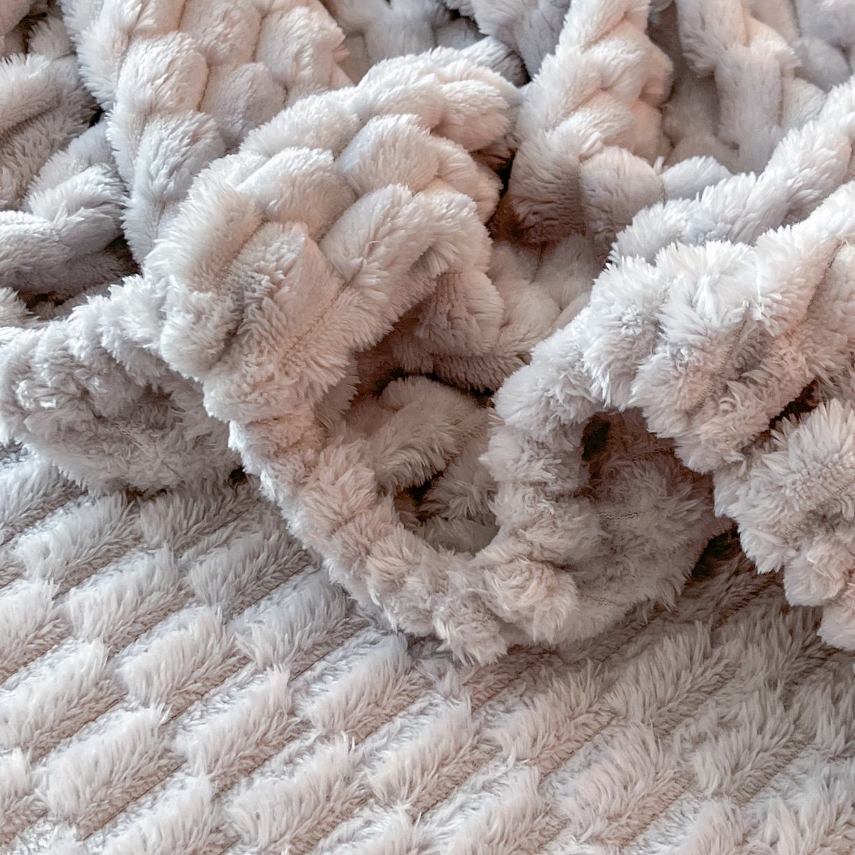 91家纺网 家纺一手货源 找家纺 小叮当家纺仓储工厂店 2025新款豆豆绒纯色单床笠系列床笠单件（跨境可供） 豆豆绒-床笠浅灰