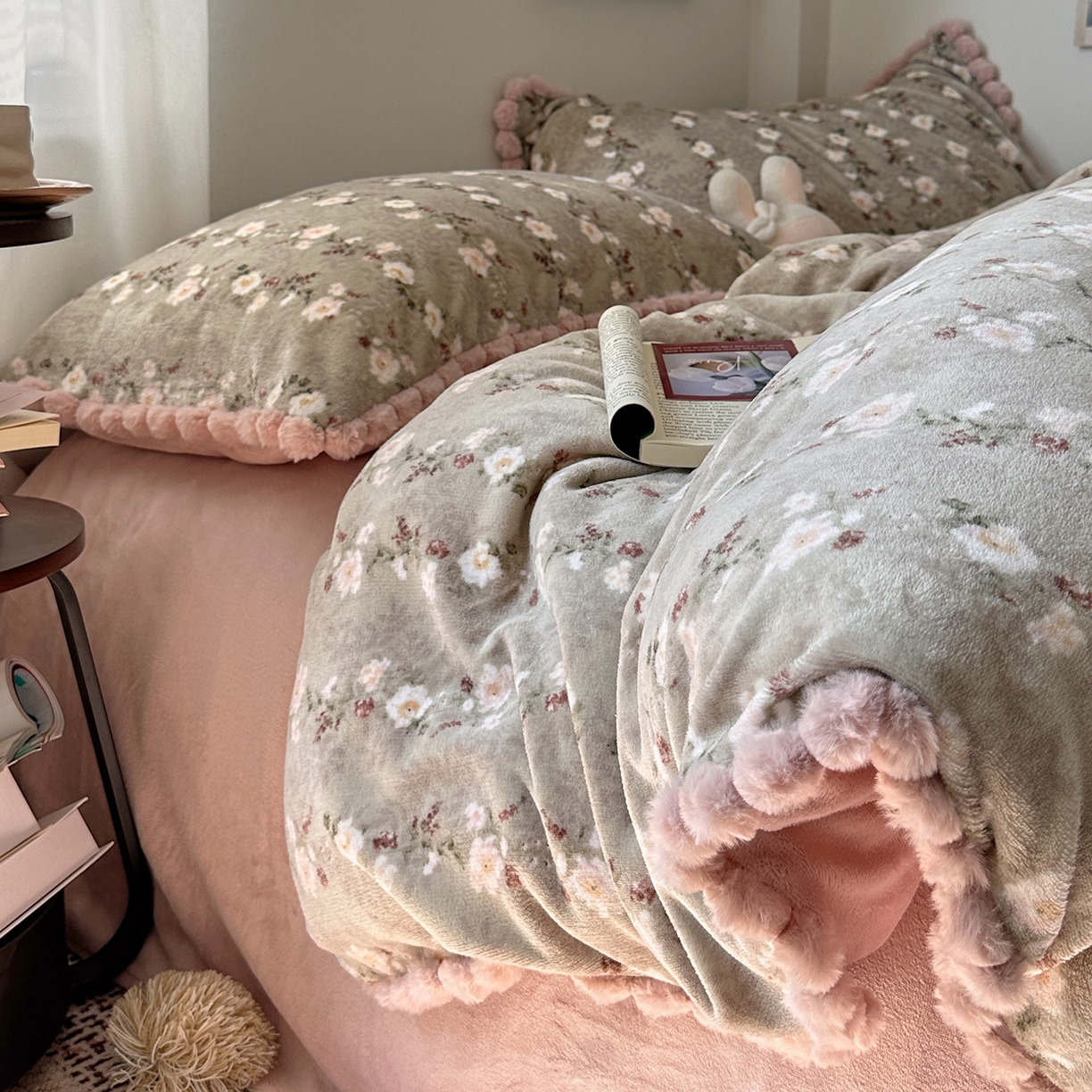 91家纺网 家纺一手货源 找家纺 （总）艾咪-Amy ntmy 2025新款毛球款法式少女风牛奶绒四件套