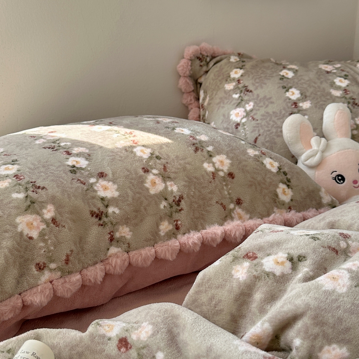 91家纺网 家纺一手货源 找家纺 （总）艾咪-Amy ntmy 2025新款毛球款法式少女风牛奶绒四件套