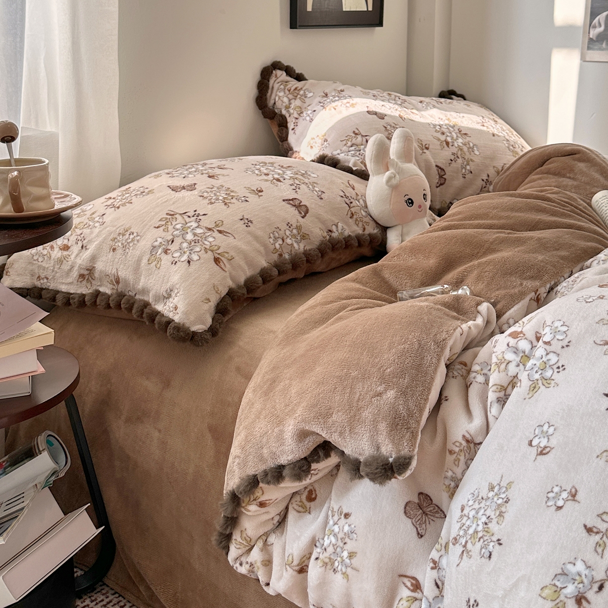 91家纺网 家纺一手货源 找家纺 艾咪-Amy ntmy 2025新款毛球款法式少女风牛奶绒四件套 北茉