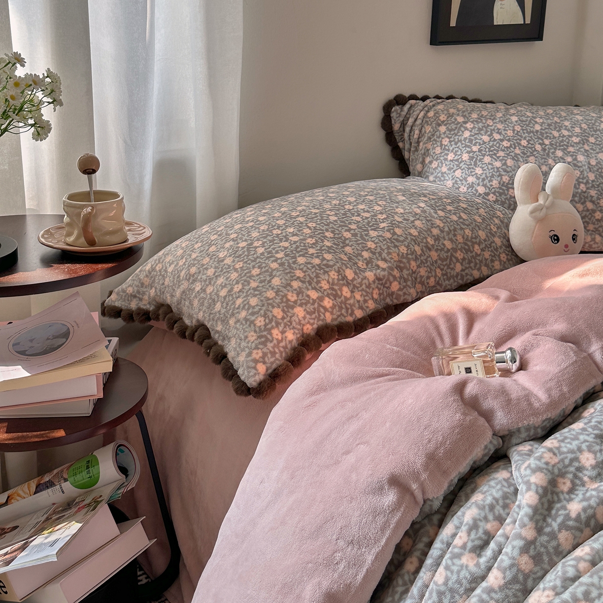 91家纺网 家纺一手货源 找家纺 艾咪-Amy ntmy 2025新款毛球款法式少女风牛奶绒四件套 丽夏