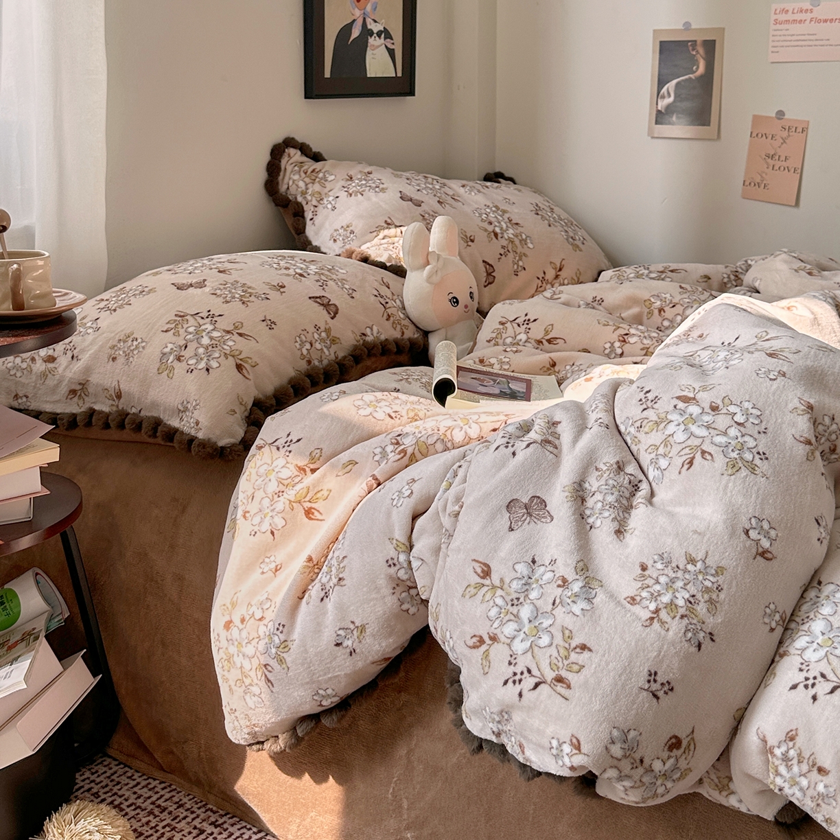 91家纺网 家纺一手货源 找家纺 艾咪-Amy ntmy 2025新款毛球款法式少女风牛奶绒四件套 北茉