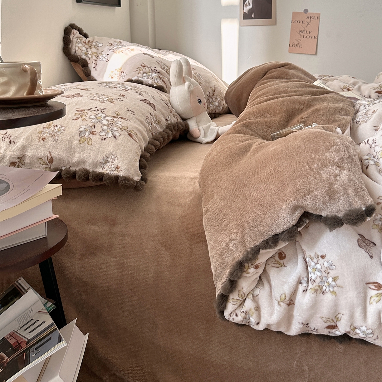 91家纺网 家纺一手货源 找家纺 艾咪-Amy ntmy 2025新款毛球款法式少女风牛奶绒四件套 北茉