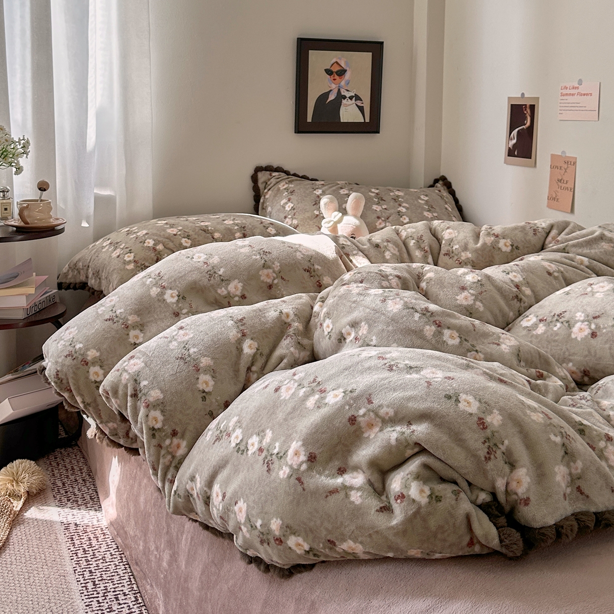 91家纺网 家纺一手货源 找家纺 艾咪-Amy ntmy 2025新款毛球款法式少女风牛奶绒四件套 清香咖