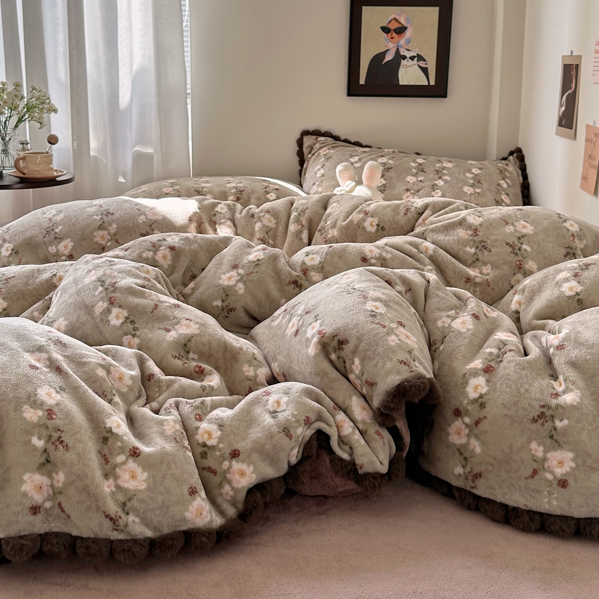 91家纺网 家纺一手货源 找家纺 艾咪-Amy ntmy 2025新款毛球款法式少女风牛奶绒四件套 清香咖