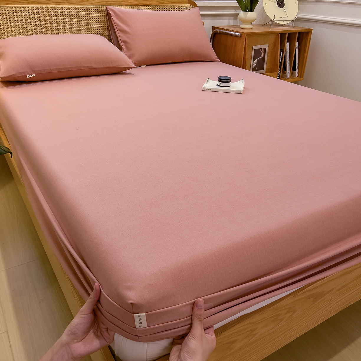 91家纺网 家纺一手货源 找家纺 芃成家纺 2025新款原棉生态磨毛单床笠 烟粉色