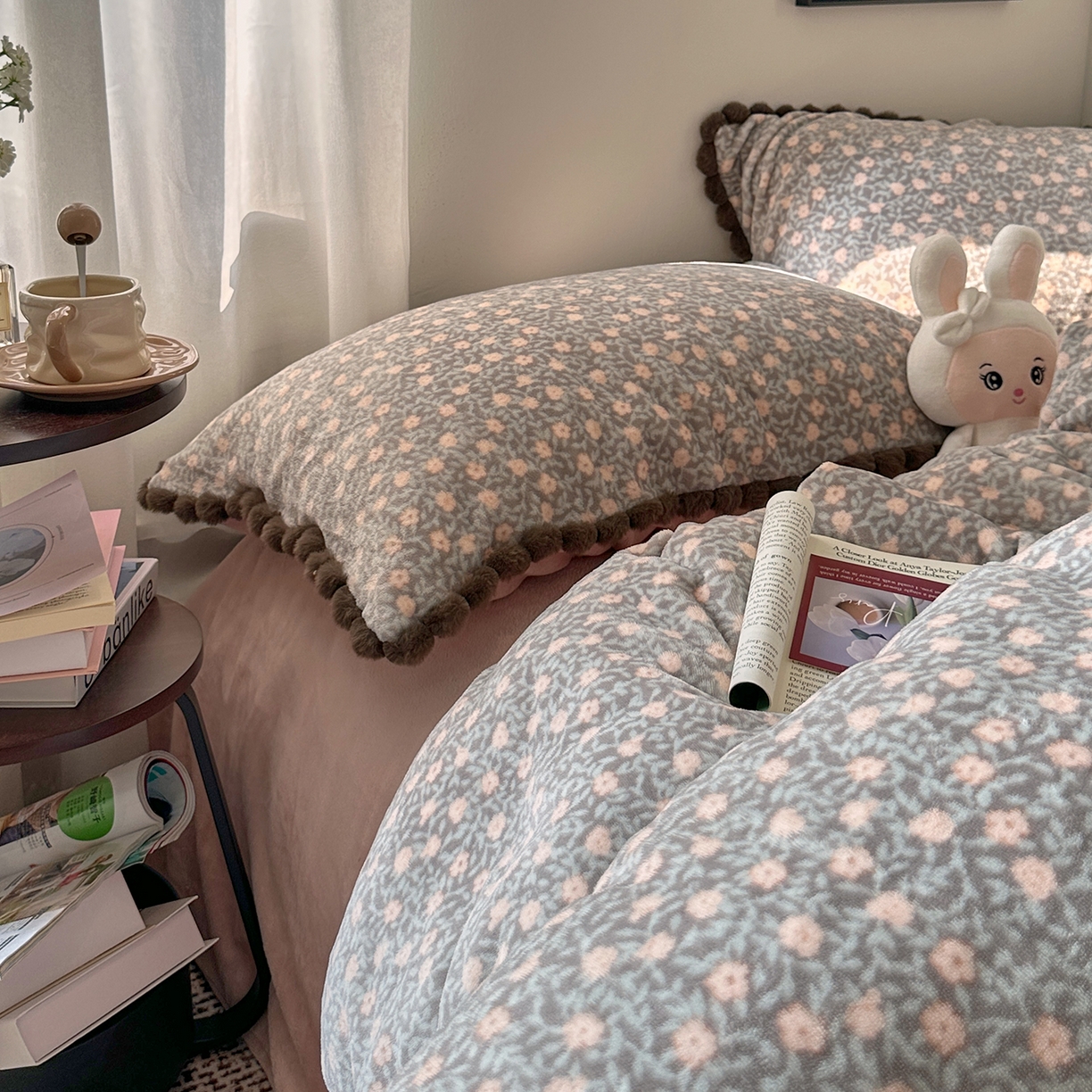 91家纺网 家纺一手货源 找家纺 艾咪-Amy ntmy 2025新款毛球款法式少女风牛奶绒四件套 丽夏