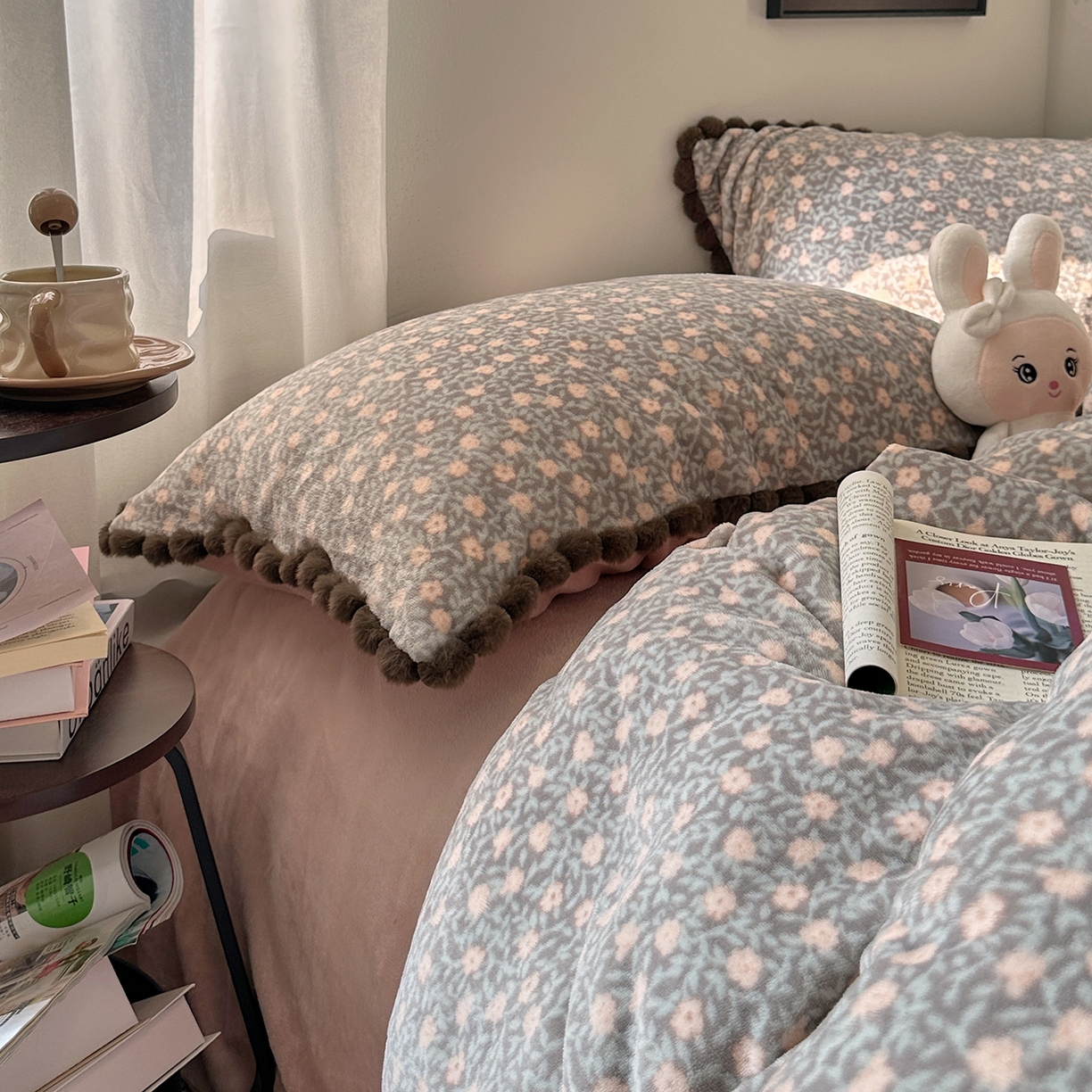 91家纺网 家纺一手货源 找家纺 艾咪-Amy ntmy 2025新款毛球款法式少女风牛奶绒四件套 丽夏