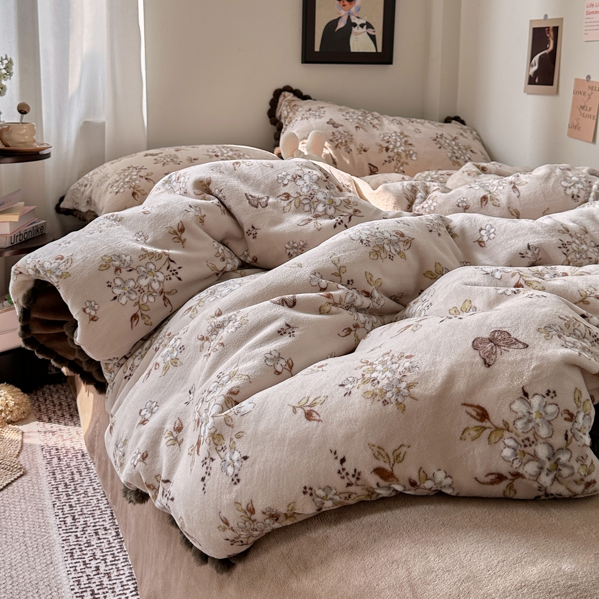 91家纺网 家纺一手货源 找家纺 艾咪-Amy ntmy 2025新款毛球款法式少女风牛奶绒四件套 北茉