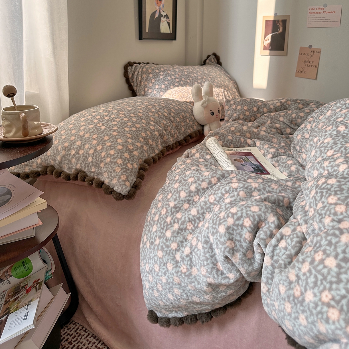 91家纺网 家纺一手货源 找家纺 艾咪-Amy ntmy 2025新款毛球款法式少女风牛奶绒四件套 丽夏