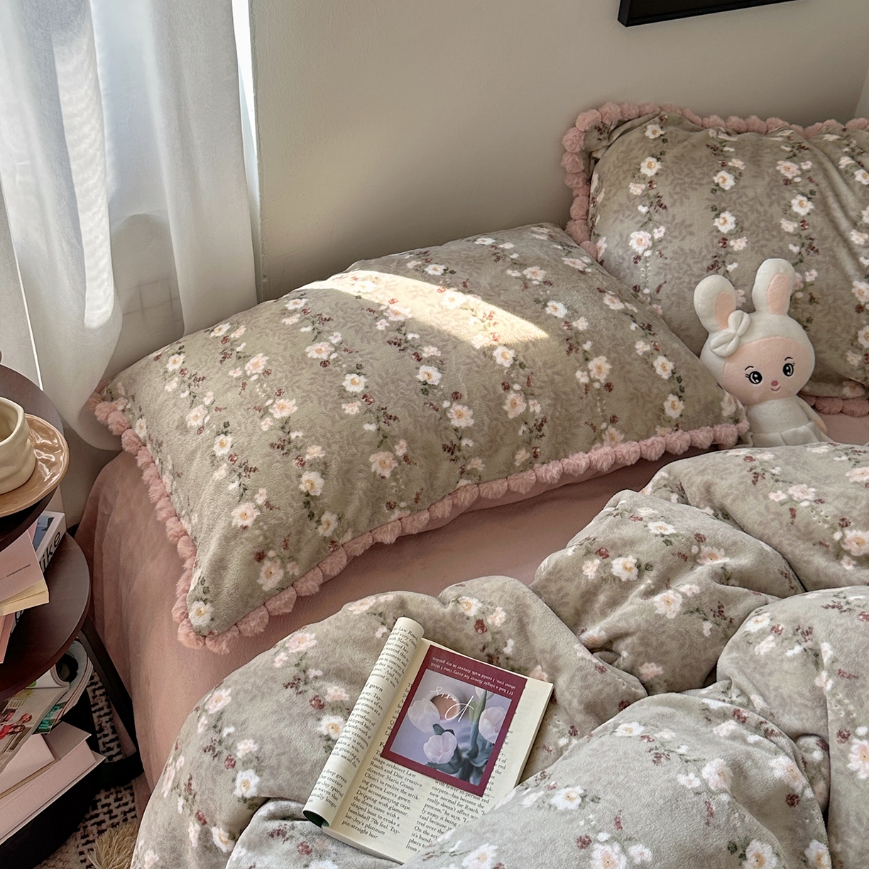 91家纺网 家纺一手货源 找家纺 艾咪-Amy ntmy 2025新款毛球款法式少女风牛奶绒四件套 清香粉