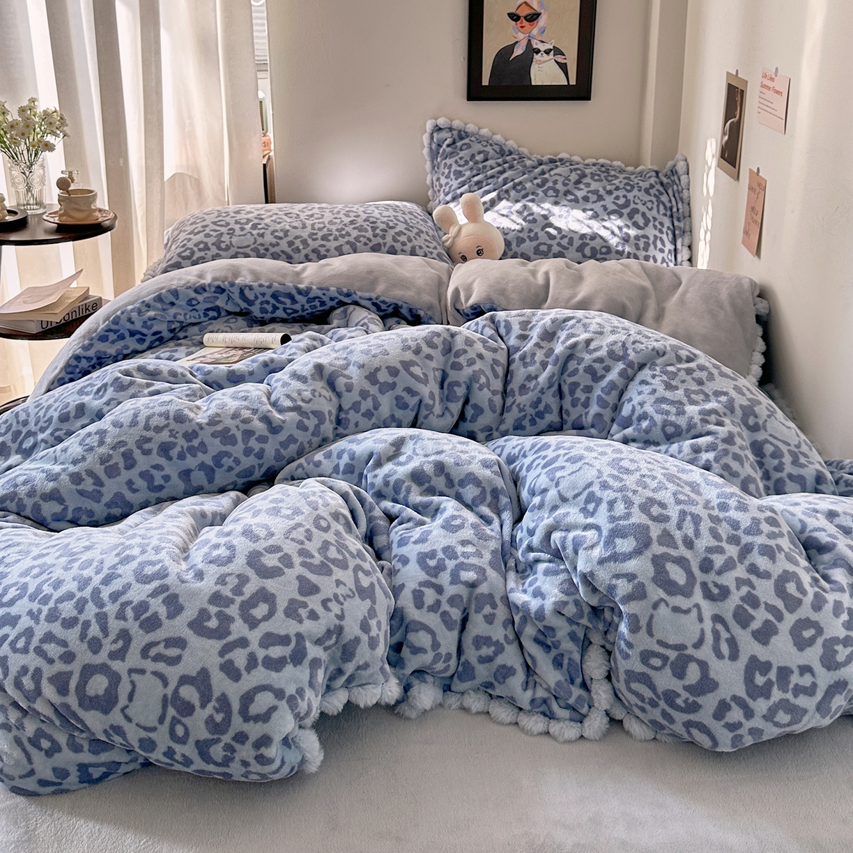 91家纺网 家纺一手货源 找家纺 艾咪-Amy ntmy 2025新款毛球款法式少女风牛奶绒四件套 躲猫猫蓝