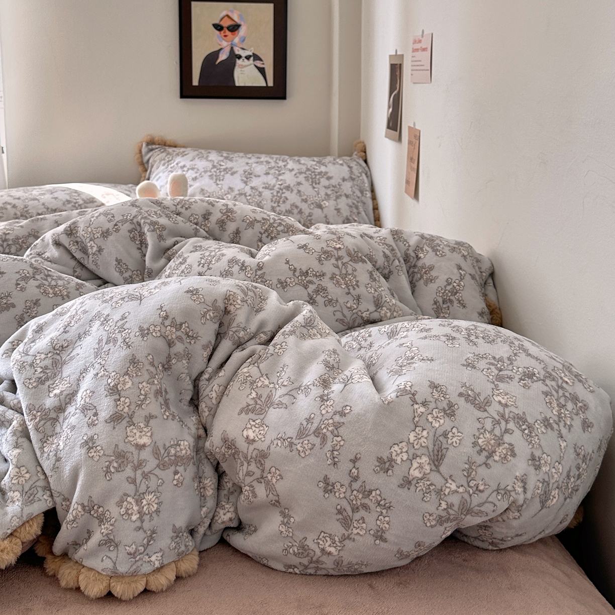 91家纺网 家纺一手货源 找家纺 艾咪-Amy ntmy 2025新款毛球款法式少女风牛奶绒四件套 梦花影