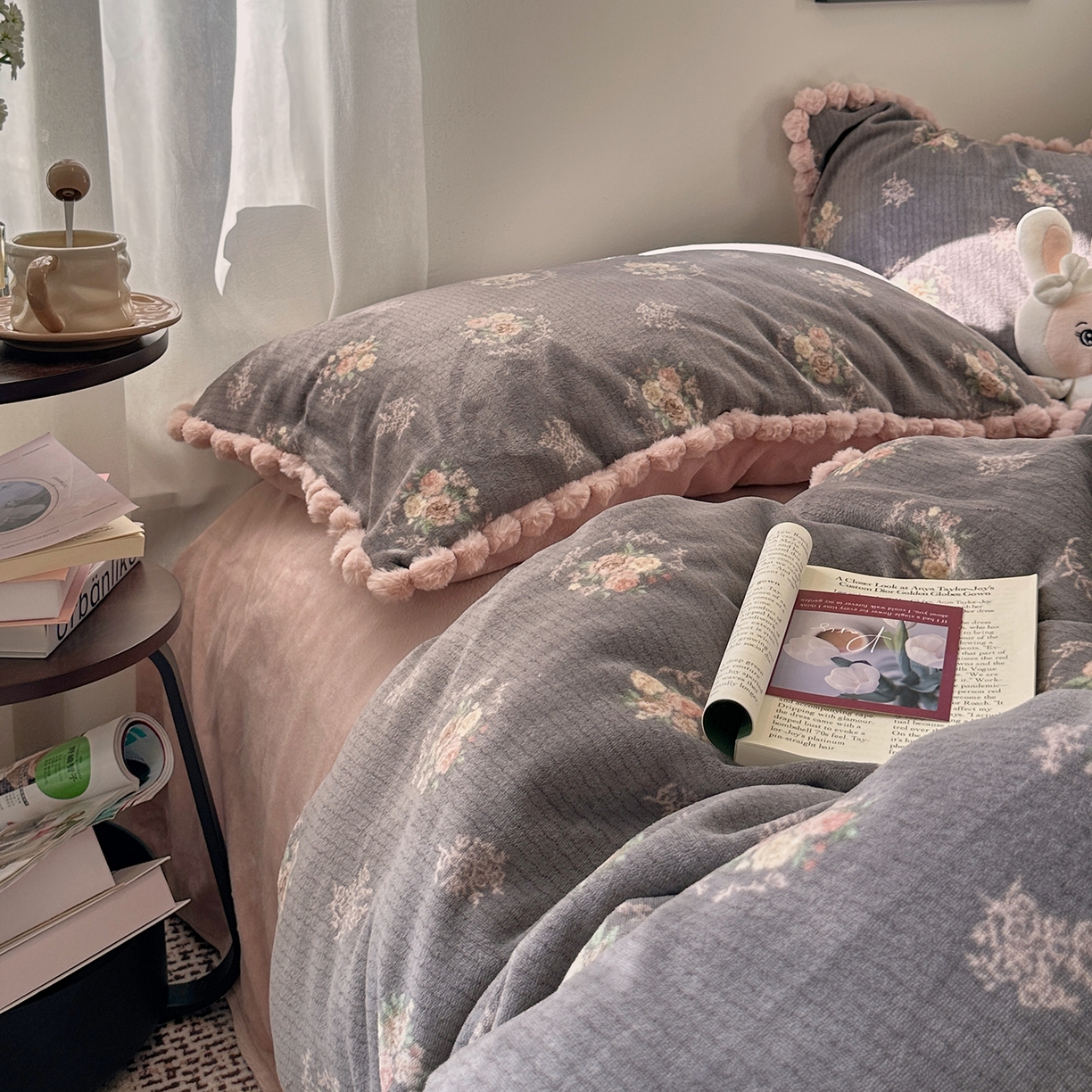 91家纺网 家纺一手货源 找家纺 艾咪-Amy ntmy 2025新款毛球款法式少女风牛奶绒四件套 香榭