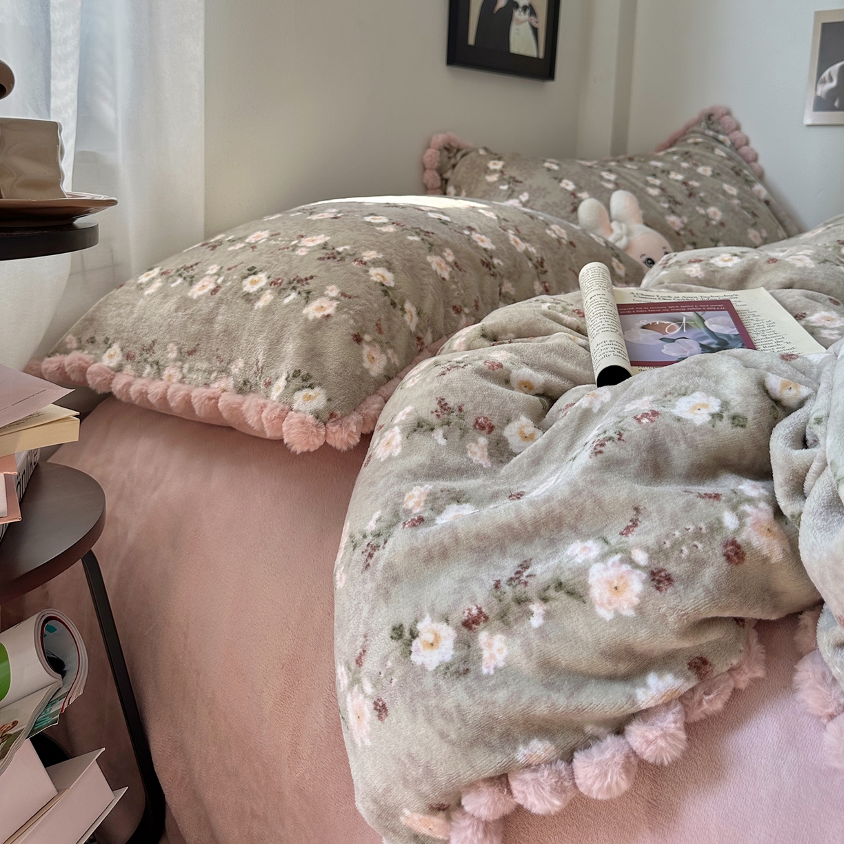 91家纺网 家纺一手货源 找家纺 艾咪-Amy ntmy 2025新款毛球款法式少女风牛奶绒四件套 清香粉