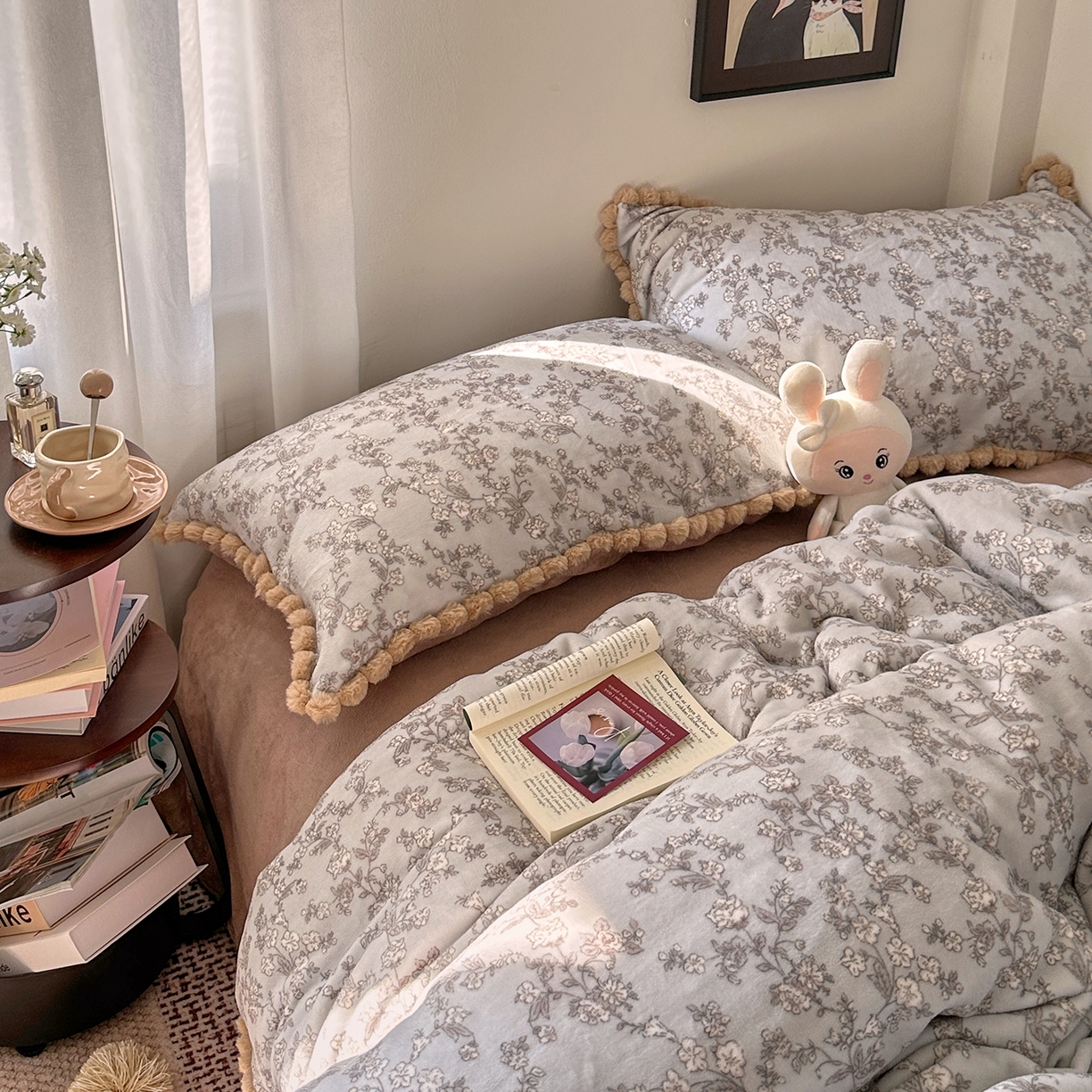 91家纺网 家纺一手货源 找家纺 艾咪-Amy ntmy 2025新款毛球款法式少女风牛奶绒四件套 梦花影