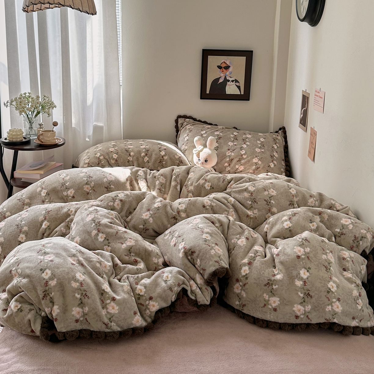 91家纺网 家纺一手货源 找家纺 艾咪-Amy ntmy 2025新款毛球款法式少女风牛奶绒四件套 清香咖