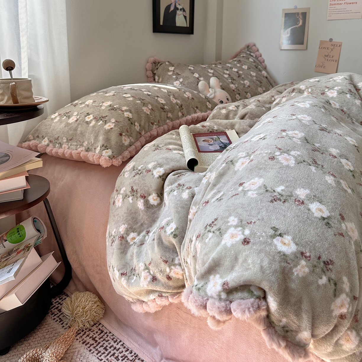 艾咪-Amy ntmy 2025新款毛球款法式少女风牛奶绒四件套 清香粉