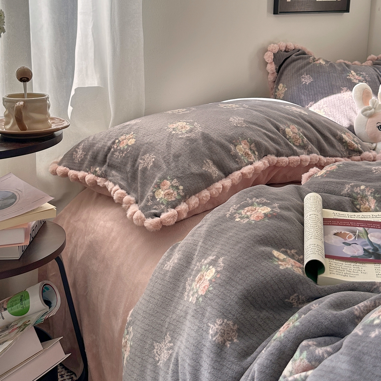 91家纺网 家纺一手货源 找家纺 艾咪-Amy ntmy 2025新款毛球款法式少女风牛奶绒四件套 香榭