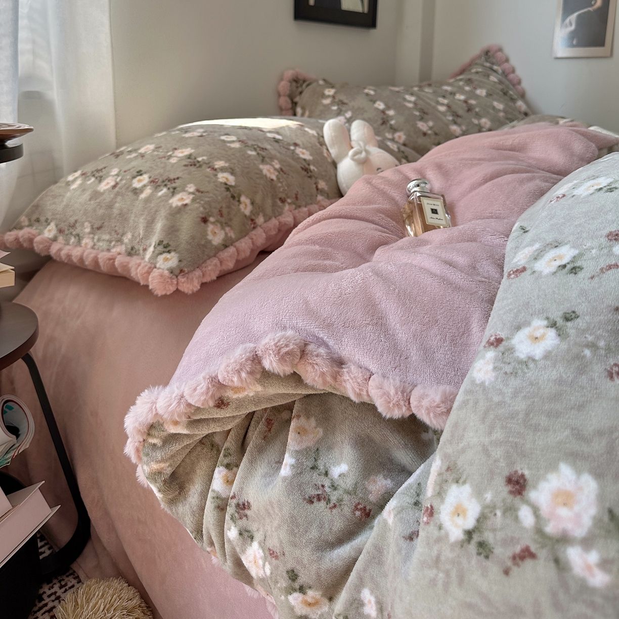 91家纺网 家纺一手货源 找家纺 （总）艾咪-Amy ntmy 2025新款毛球款法式少女风牛奶绒四件套