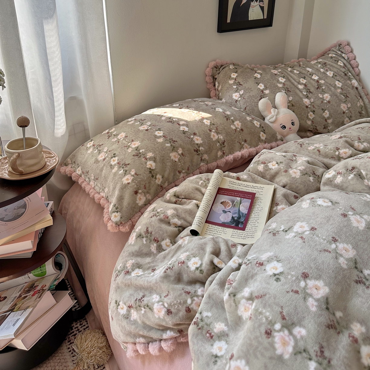 91家纺网 家纺一手货源 找家纺 艾咪-Amy ntmy 2025新款毛球款法式少女风牛奶绒四件套 清香粉