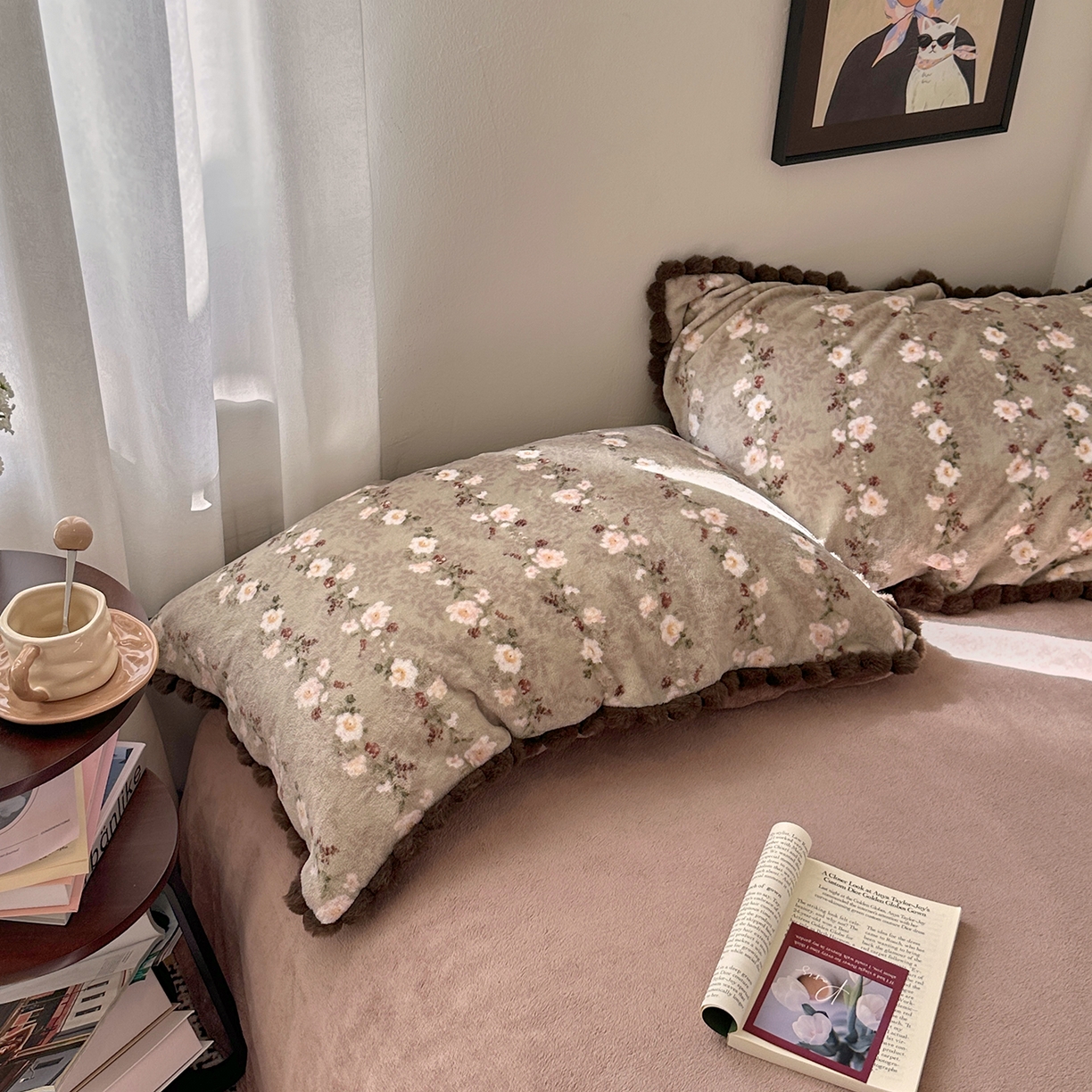 91家纺网 家纺一手货源 找家纺 艾咪-Amy ntmy 2025新款毛球款法式少女风牛奶绒四件套 清香咖