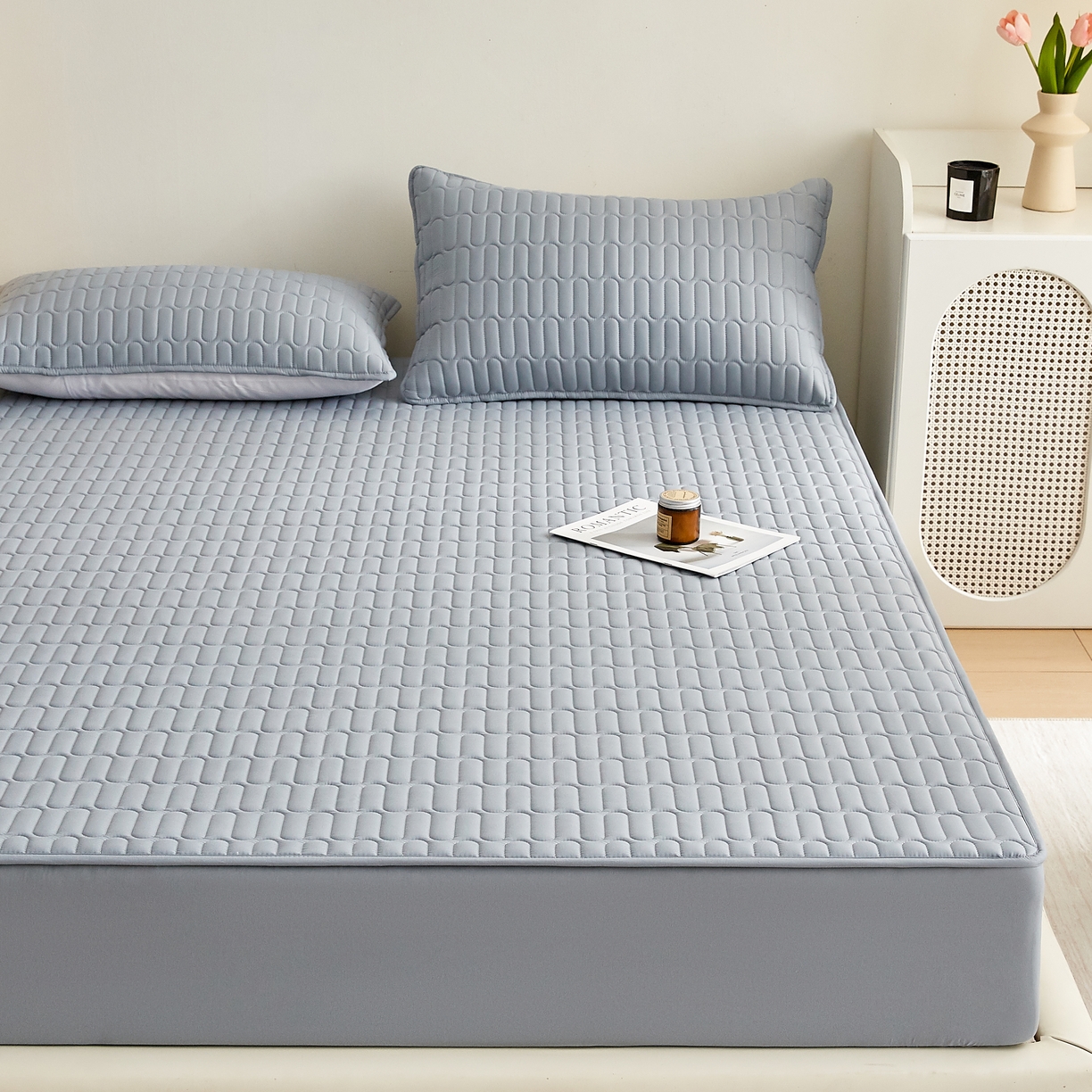 91家纺网 家纺一手货源 找家纺 蕾诺家纺 2025新款 菱格水洗棉亲肤棉夹棉床笠 菱格-蓝灰