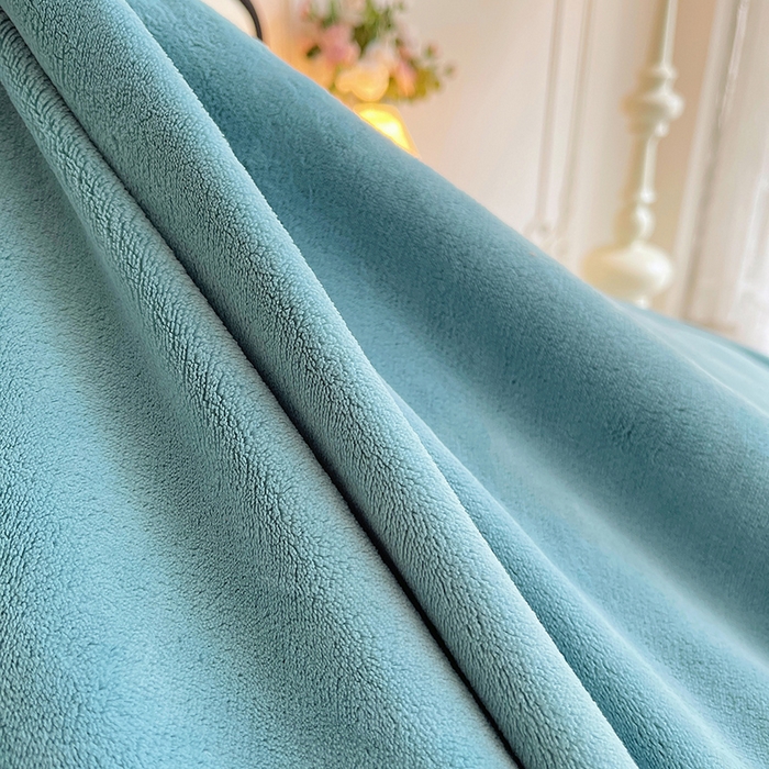 91家纺网 家纺一手货源 找家纺 茉保家纺 2025新款高克重9.5斤婴儿绒牛奶绒绣花夹棉床盖四件套 小熊-白拼蓝