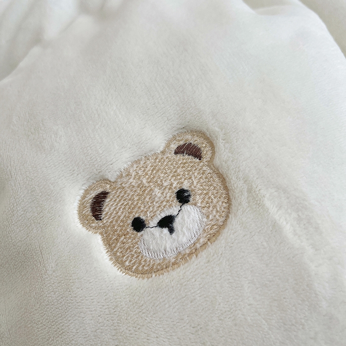 91家纺网 家纺一手货源 找家纺 茉保家纺 2025新款高克重9.5斤婴儿绒牛奶绒绣花夹棉床盖四件套 小熊-白拼紫